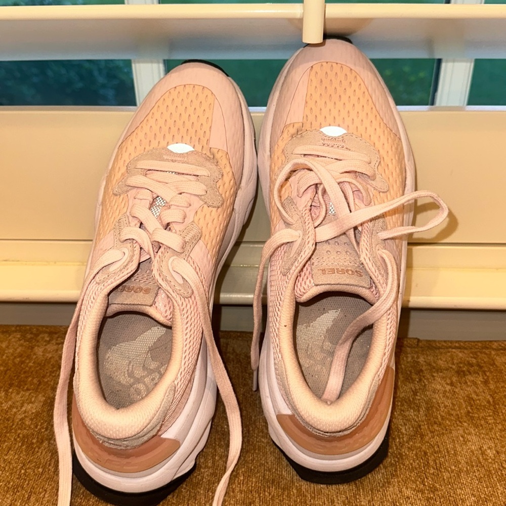 Sorel tennis shoe